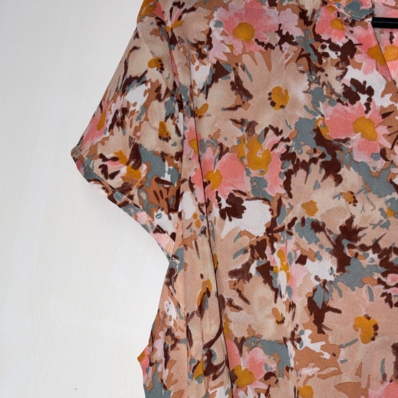 Chic Floral Print Mini Dress - Picture 7 of 10